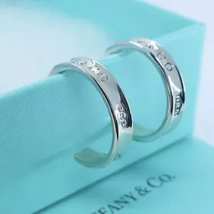 Orecchini a cerchio stretto medio Tiffany & Co. argento sterling 925 1837 con scatola - Foto 1 di 14