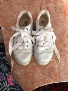 Girl’s EASTSIDE WHITE LEATHER Sneakers Size 10.5 - Picture 1 of 7