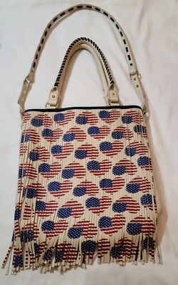 Steve Madden Corazón Patriótico Bandera Americana Flecos Hombro Cartera Bolso Cartera Foto 1 de 4