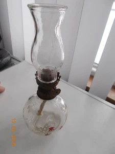Lámpara de aceite vintage, 7-3/8" de alto, buena mecha pero el quemador está congelado / no funciona - Imagen 1 de 4