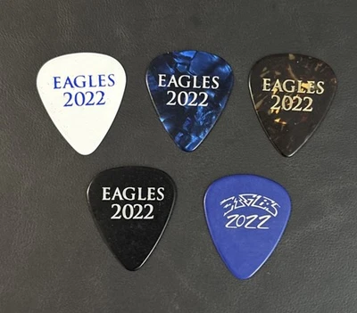 Selección de guitarra Eagles - 2022 Hotel California Tour las 5 selecciones de guitarra Foto 1 de 2