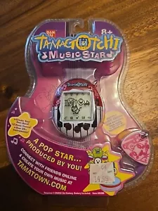 2009 BANDAI TAMAGTOTCHI MUSIC STAR RED TOP NUOVO RARISSIMO SIGILLATO IN FABBRICA - Foto 1 di 4