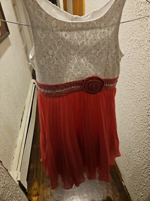 Vestido sem mangas Emily West plissado de chiffon coral e renda branca tamanho 8 - Imagem 1 de 4