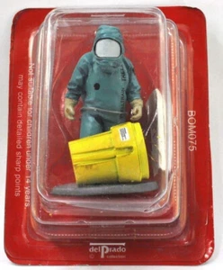 Fireman antichemical Belgium 2001 DelPrado Firefighters of the World 1:32 BOM075 - Picture 1 of 2