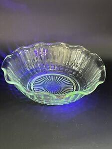 Heisey Clear Glass Centerpiece Round Scalloped Edge Serving Bowl Candy Dish