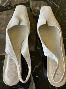 J Renee Anita White Iridescent Vintage Sling Back Kitten Heel Pumps Size 9 - Picture 1 of 7