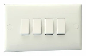 Varilight XO9W Value Polarweiß 4 Gang 10A 1 oder 2 Wege Wipplichtschalter - Bild 1 von 1