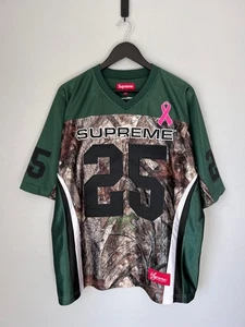 Camiseta de fútbol Supreme Breast Cancer Awareness - Talla XL - Verde Camuflada - NUEVA - Imagen 1 de 7