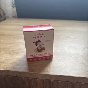 Hallmark Andenken Miniatur Ornament 2017 #20 Winterspaß mit Snoopy Woodstock - Bild 1 von 2