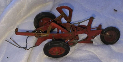 1/16  TRU-SCALE  2-BOTTOM  PLOW,  NICE  ORIGINAL - Image 1 of 4