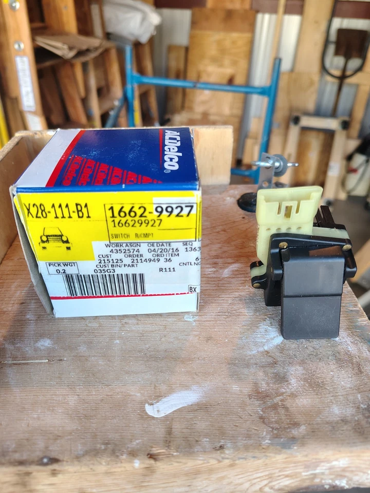 Interruptor de desmontaje de maletero Delco NOS GM 16629927 Foto 1 de 1