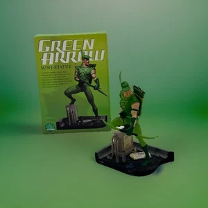 DC Direct Green Arrow Mini-Statue - Picture 1 of 7