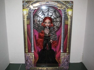 Monster High Hexe Weaver Puppe mit Kristall Spinnennetz Hut Harris Schilf VERSIEGELT - Bild 1 von 2