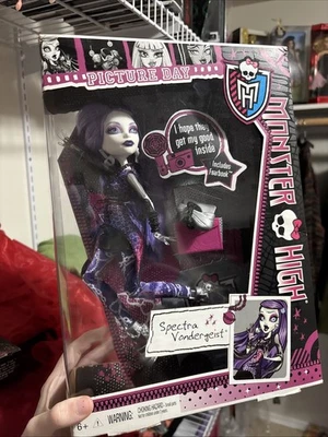 Monster High Picture Day Spectra Vondergeist Doll (Mattel, 2012) Y4312 - NIB - Image 1 of 4