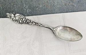 Cucchiaino vintage Watson serie frutta uva argento sterling 5 7/8" monogramma - Foto 1 di 6