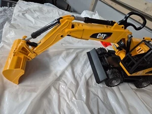 Bruder Profi-Serie CAT Mobilbagger - 2445 - Bild 1 von 16