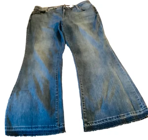 Jeans donna svasati DKNY Spring Street taglia 20W (W 37) lavaggio medio tasche con borchie - Foto 1 di 4