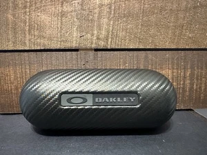 Oakley Carbon Fiber Black Hardshell Sunglasses/Eyeglasses Flip Top Case READ - Picture 1 of 8