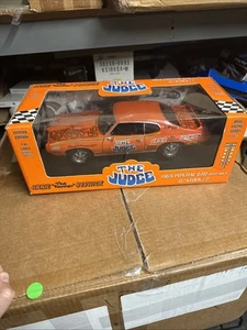 1/18 THE JUDGE 69 GTO ARNIE BESWICK 1 OF 5004 LIMITED EDITION ERTL Has Crack - Picture 1 of 15