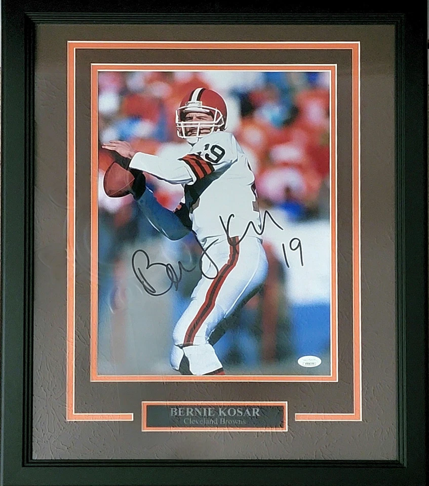 🔥 Foto firmada/autografiada por Bernie Kosar 11 X 14 en marco marrón certificado de autenticidad JSA Foto 1 de 4
