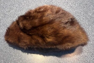 WOMEN'S VINTAGE DARK BROWN FUR (MINK?) BEANIE FUR HAT~SMALL SIZE - Picture 1 of 9