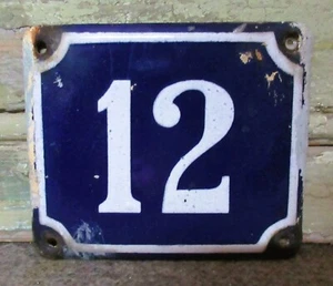 Ancienne plaque émaillée de rue numéro de maison 12 en relief - Imagen 1 de 2