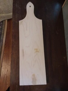 QUESO MEDIANO o TABLA DE CORTAR bien hecha 17 3/4"" L x 5"" de ancho madera dura - Imagen 1 de 1