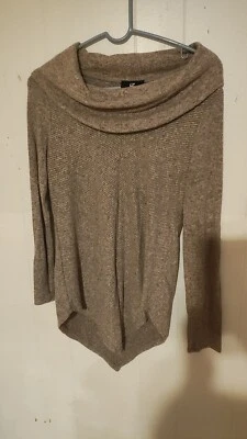 Suéter Iz Byer Capucha Cuello Rosa Gris Suave Dobladillo en V Cálido y Elegante, Para Mujer Mediano Foto 1 de 4