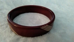 Vintage maroon and white carved stripes bracelet rare Great Mother's Day Gift - Picture 1 of 3