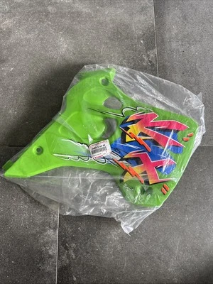 Cubierta del radiador lateral derecho Kawasaki KX125 KX250 1993 NOS OEM #49089-5163-6W Foto 1 de 4