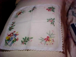 VTG Christmas Hanky w/ Carolers and Holly - Picture 1 of 3