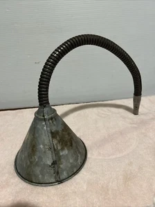 "Vintage" Galvanized Metal Oil Funnel Gooseneck Flex Hose Farm Auto Shop - Imagen 1 de 5