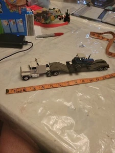 Ertl 1/64 Ford New Holland Semi With Low Bed Trailer And 8730 Tractor - Picture 1 of 7