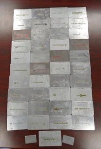 Lot of (41) VINTAGE Obsolete FLUGZEUGPLATTEN Metal Tickets Credit Card Validation - Bild 1 von 8