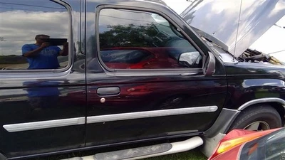 Руководство для правой передней двери подходит для Nissan Xterra 01–04 годов выпуска от оригинального производителя - Изображение 1 из 4