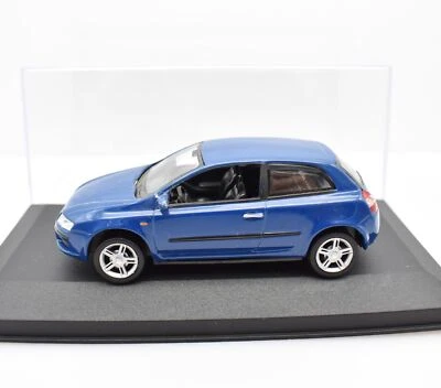 Modellino auto scala 1:43 FIAT STILO blu diecast collezione modellismo norev car - Immagine 1 di 4