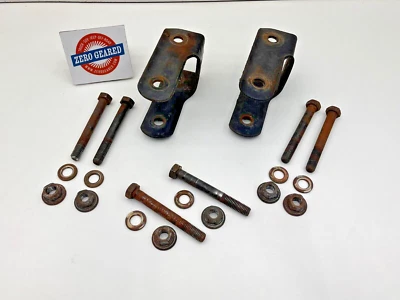 Grilletes de resorte trasero Chevy GMC S10 Sonoma 94-04 Blazer Jimmy 95-05 con par de pernos Foto 1 de 4