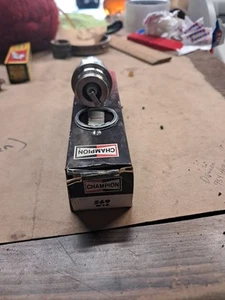Champion W14 Spark Plug (569) - Single - Picture 1 of 3