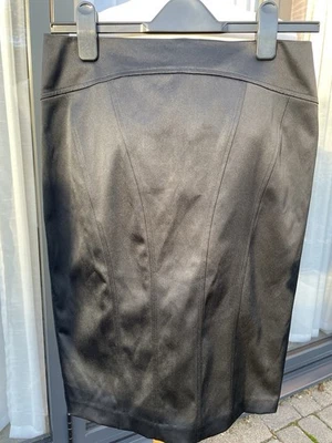 Warehouse Size 10 Black Skirt Knee Length Satin Look Finish - Image 1 of 4