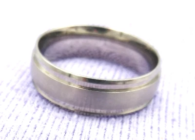 Para hombres~~Talla 10~~Tono Plata~~Anillo Banda Titanio~~Hermoso y Fuerte Foto 1 de 3