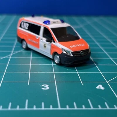 Busch escala HO 1:87 Mercedes German Feuerwehr Dortmund Departamento de Bomberos Notario Foto 1 de 4