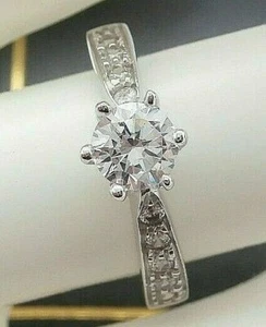 ANELLO con zircone centrale di 5 mm. e con pavè laterali in ORO BIANCO 18 kt - Foto 1 di 9