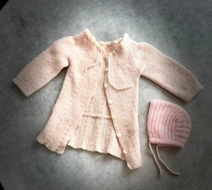 Einzigartige 1958-er Babykleidung, selbst gestrickt / getragen mit viel Liebe - Bild 1 von 6