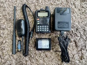 Yaesu VX-6 Dual Band 144/430MHz Amateur FM Compact Transceiver Excellent - Zdjęcie 1 z 10