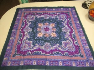 Women s Rayon Scarf 30"x30" Shades of Purple Paisley with Green Trim VGC - Bild 1 von 6