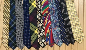 Lote de 11 corbatas de seda para hombre con patrones mixtos hechas en EE. UU. - Imagen 1 de 10