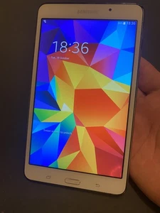 Samsung Galaxy Tab 4 7.0 SM-T230 White Wi-Fi 8GB 7" 3MP Android Tablet - Picture 1 of 9
