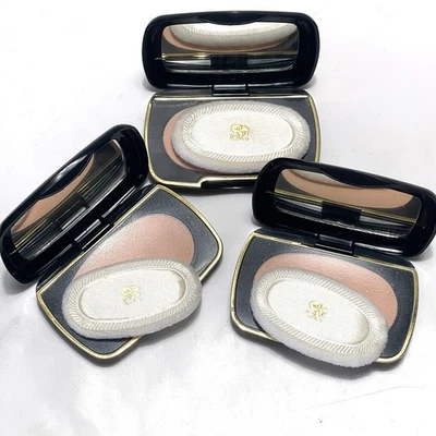 MAYBELLINE VTG Revitalizing Translucent Pressed Powder SPF in Light Set 3 - Image 1 of 4