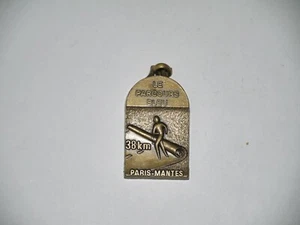 MÉDAILLE MÉTAL DECAT COURSE A PIED LE PARCOURS BLEU PARIS-MANTES 38 KM - Bild 1 von 2