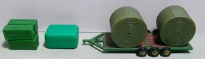 John Deere Implement Trailer / Carrier With Bales 1/64 Scale - Picture 1 of 8